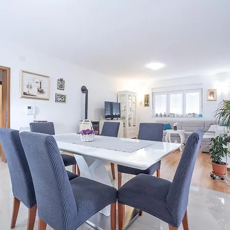 Sandrina Apartment Vrsi