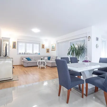 Sandrina Apartamento Vrsi