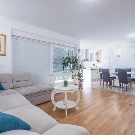 Sandrina Apartamento Vrsi
