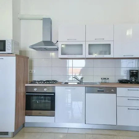 Sandrina Apartment *