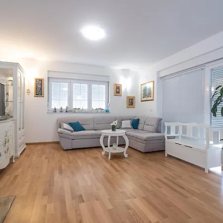 Sandrina Apartment Vrsi