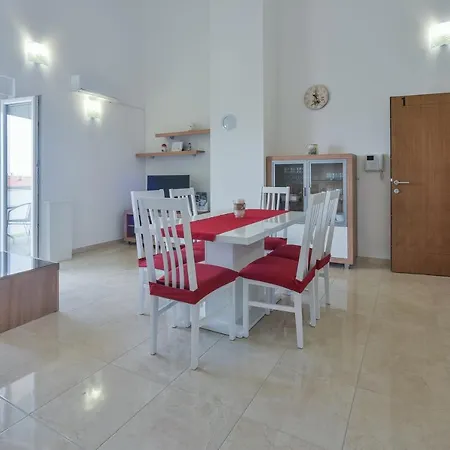 Sandrina Apartament *