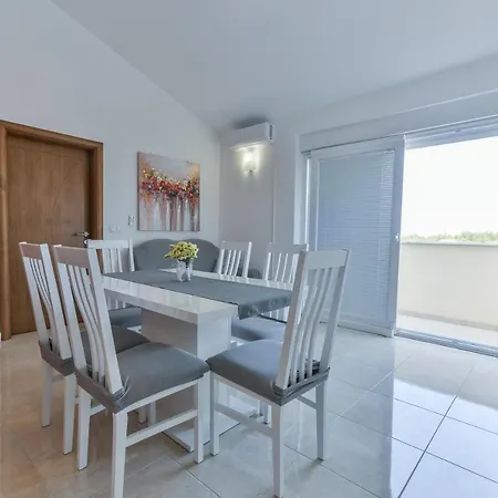 Sandrina Apartament *